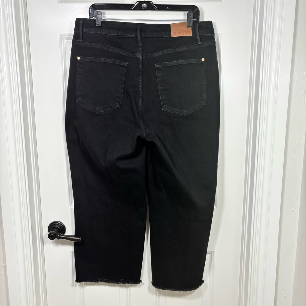 Judy Blue Wide Leg Cropped Raw Hem Jeans Women’s 20W Black Stretch - Picture 4 of 11